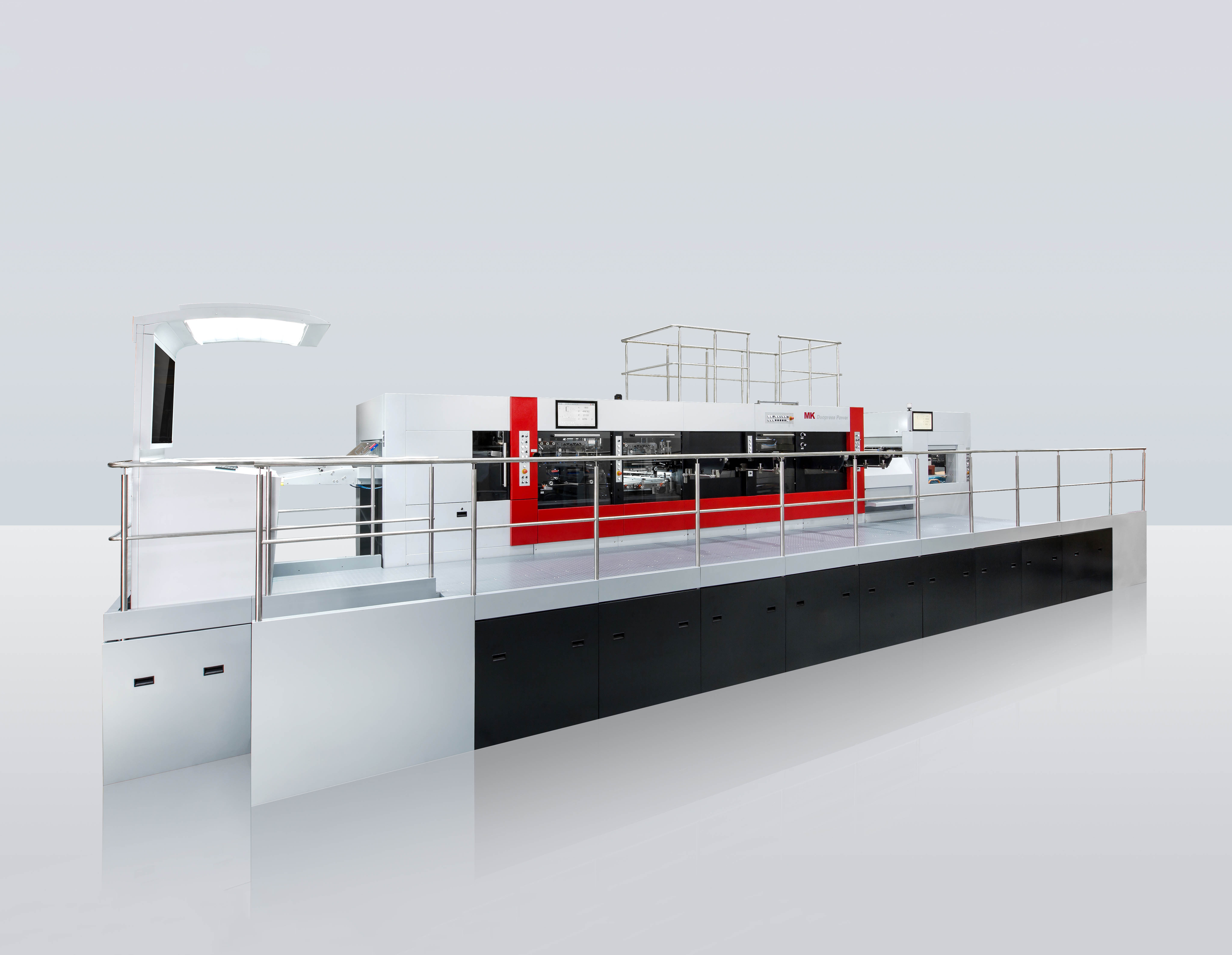 Doupress power106FCSB
技術(shù)描述：高速雙機(jī)組設(shè)計(jì)技術(shù)
雙機(jī)組專利技術(shù)，實(shí)現(xiàn)一次走紙完成：燙金+壓凸+模切+清廢+成品收集以及自動出料工作，實(shí)現(xiàn)六效合一。根據(jù)產(chǎn)品工藝要求靈活組合，以7000張/小時(shí)的工作速度，效率提高3-4倍。